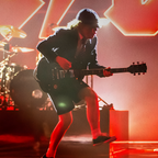 Closeup Póster AC/DC Angus Young uniforme escolar Gibson SG rock clásico hard rock Thunderstruck Ritmoculto