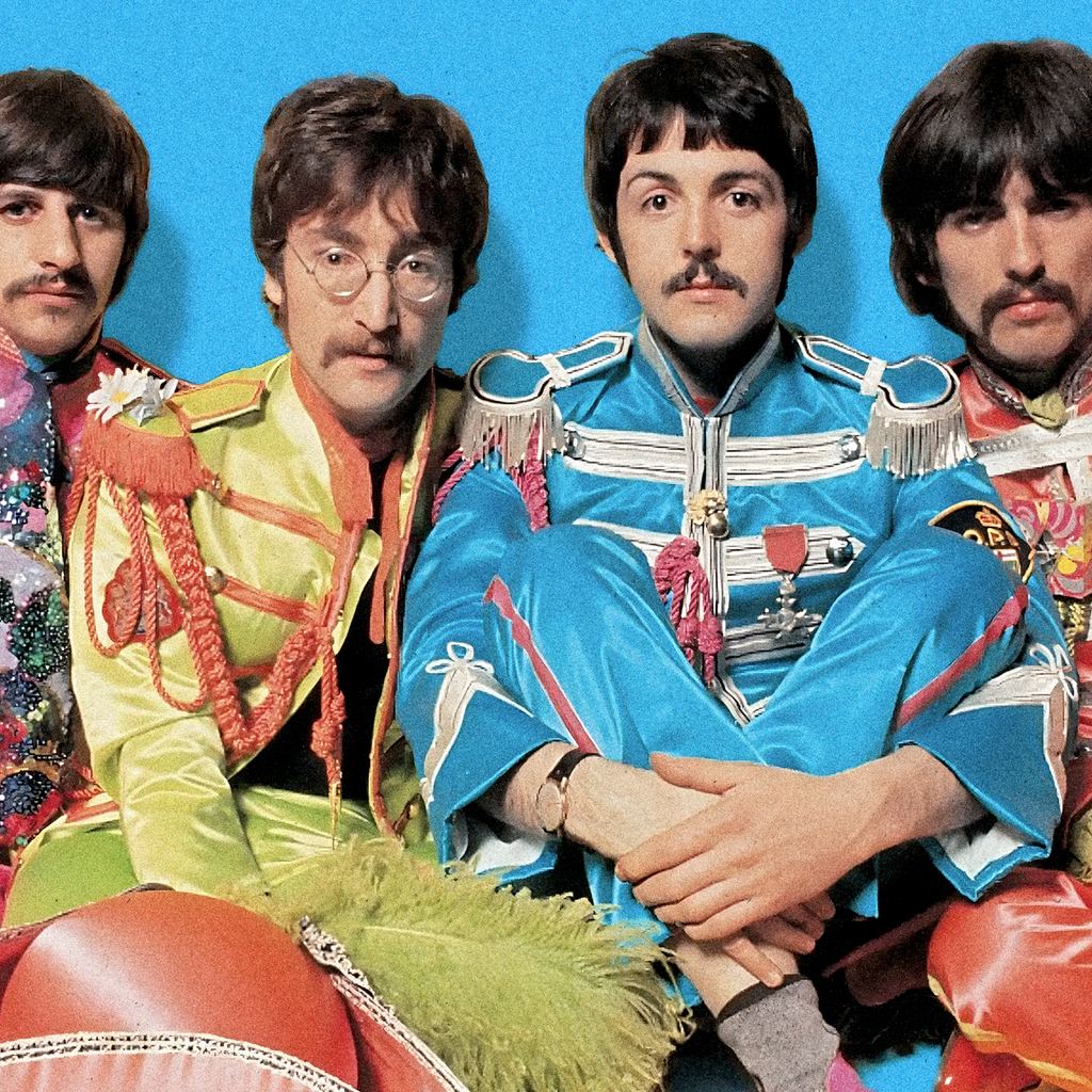 Closeup Póster The Beatles Sgt Pepper's Lonely Hearts Club Band portada iconica 1967 rock clasico psicodelico Ritmoculto