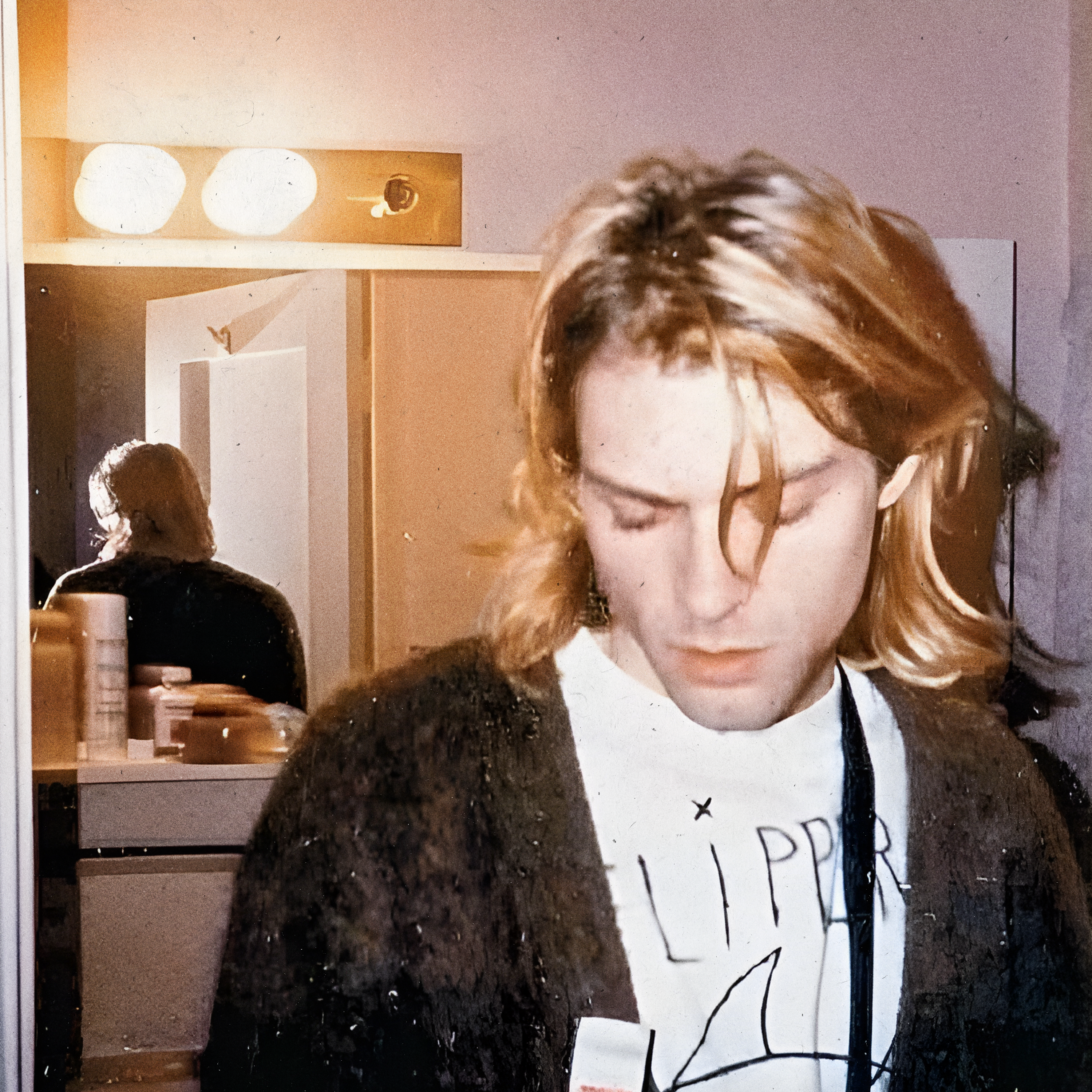 Kurt Cobain de Nirvana Usando Polera Flipper de Banda Punk hecha por el Ritmoculto 3