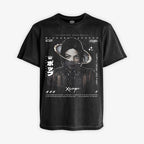 Polera Acid Wash Negra Michael Jackson Xscape Exclusiva Ritmoculto con Michael en estilo Japones Streetwear rodeado de hiragana, el espacio y una corona, con el texto the star that broke reality