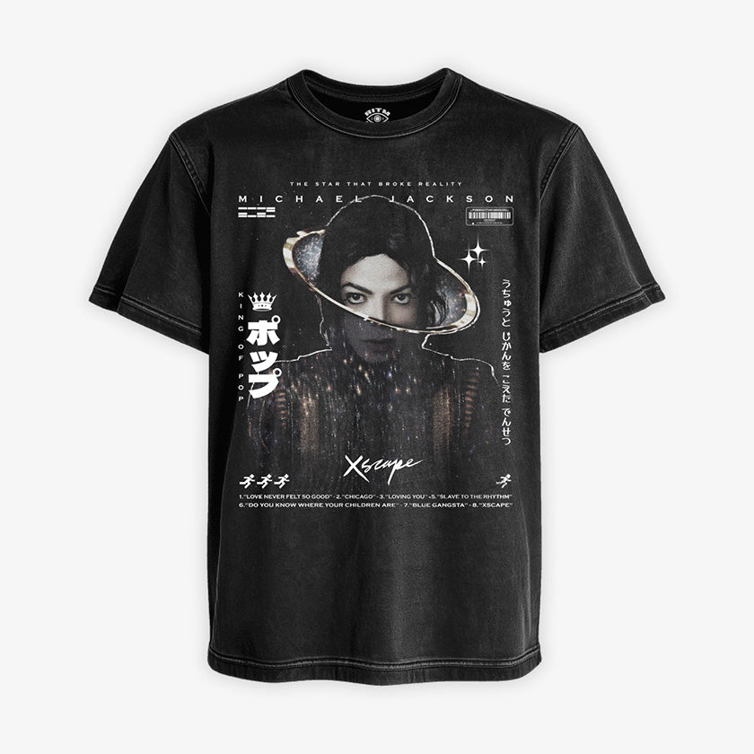 Polera Acid Wash Negra Michael Jackson Xscape Exclusiva Ritmoculto con Michael en estilo Japones Streetwear rodeado de hiragana, el espacio y una corona, con el texto the star that broke reality
