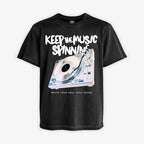 Polera Acid Wash negra con diseño de tornamesa, texto "KEEP THE MUSIC SPINNING" y "IGNITE YOUR SOUL WITH SOUND"