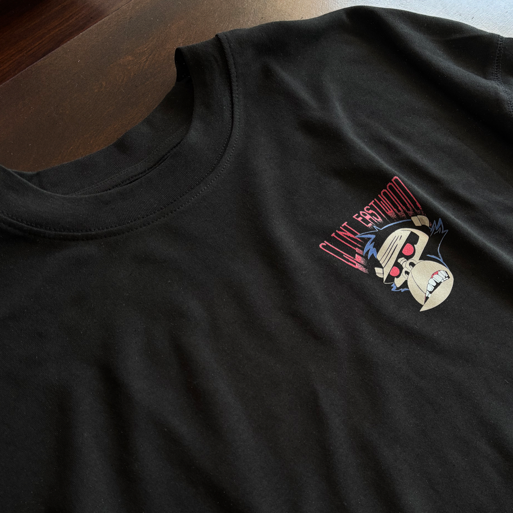Polera Negra Oversized Clint Eastwood Gorillaz Exclusiva Ritmoculto Sobre Mueble