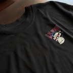 Polera Negra Oversized Clint Eastwood Gorillaz Exclusiva Ritmoculto Sobre Mueble