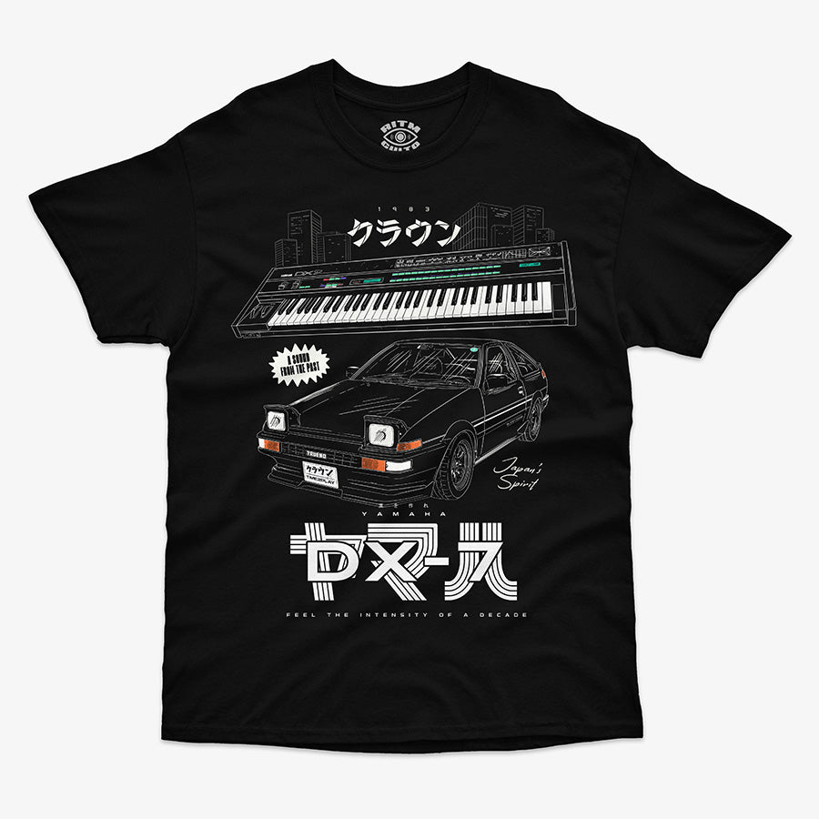 Polera Negra Yamaha DXY Sintetizador y auto Toyota Trueno de japon 1983 diseno inspirado en japon de los ochenta