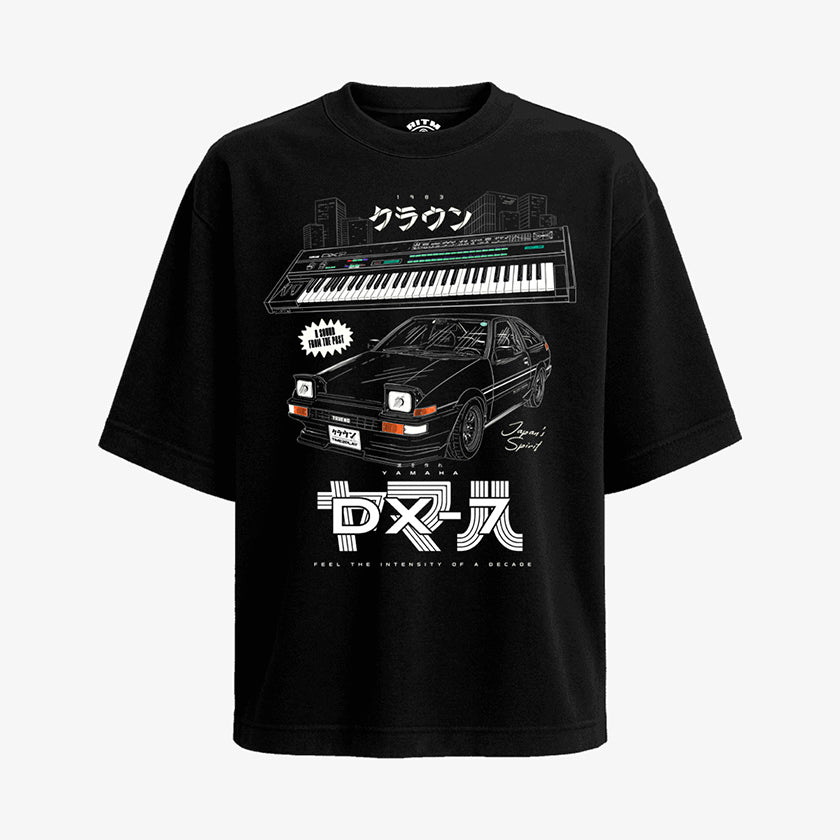 Polera OversizedNegra Yamaha DXY Sintetizador y auto Toyota Trueno de japon 1983 diseño inspirado en japon de los ochenta