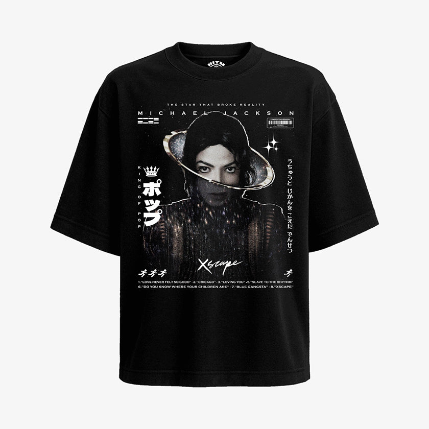 Polera Oversized Negra Michael Jackson Xscape Exclusiva Ritmoculto con Michael en estilo Japones Streetwear rodeado de hiragana, el espacio y una corona, con el texto the star that broke reality