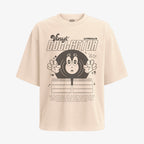 Polera arena oversized con diseno de personaje animado de vinilo asustado con guantes blancos, rodeado de colecciones de discos y texto "Vinyl Collector Ritmoculto"