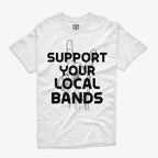 Polera blanca, corte clásico, con el diseño "Apoya Tus Bandas Locales" en negro. Se aprecia la mano haciendo cuernos de rock