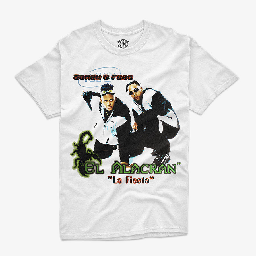 Polera blanca portada single El Alacrán Sandy & Papo texto rojo verde neón merengue house 1998 años 90 Ritmoculto