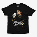 Polera negra clasica con foto de Michael Jackson cantando guante plateado y chaqueta militar con botones dorados Firma MJ Exclusivo Ritmoculto