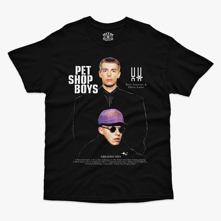 Polera negra clásica foto Pet Shop Boys Neil Tennant Chris Lowe gorra morada SMASH texto Greatest Hits synth-pop británico Ritmoculto
