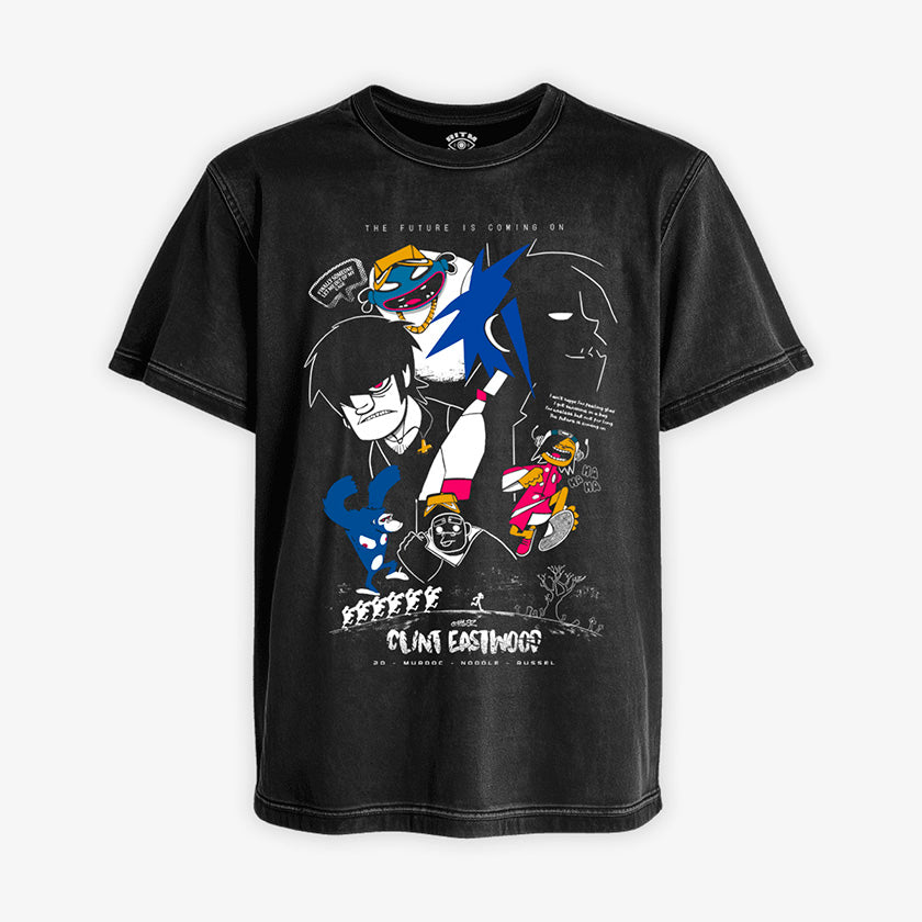 Polera negra con efecto Acid Wash (deslavado ácido) y diseño central del grupo Gorillaz y el título "Clint Eastwood", incluyendo a los personajes 2D, Murdoc, Noodle y Russel