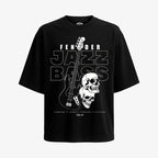 Polera negra oversized con diseño central de un bajo Fender Jazz Bass, dos cráneos y el texto "Fender Jazz Bass" y "Forging a Legacy Through 4 Strings"