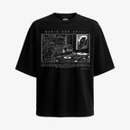 Polera negra oversized diseño Music And Chill tornamesas vinilos y estetica Lofi