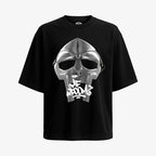 Polera negra oversized máscara metálica plateada MF DOOM con texto graffiti blanco fit holgado streetwear Ritmoculto