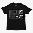 Polera negro diseno Music And Chill ambiente lofi japones con tocadiscos vinilo plantas decoracion y cuadro mujer mirando volcan Monte Fuji