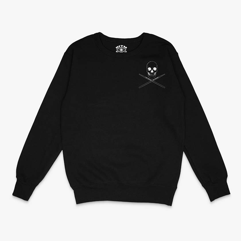 Poleron Polo Negro Rhythm Reaper con una calavera mas baquetas, estampado frontal, diseñado para bateristas, e impreso en dtg