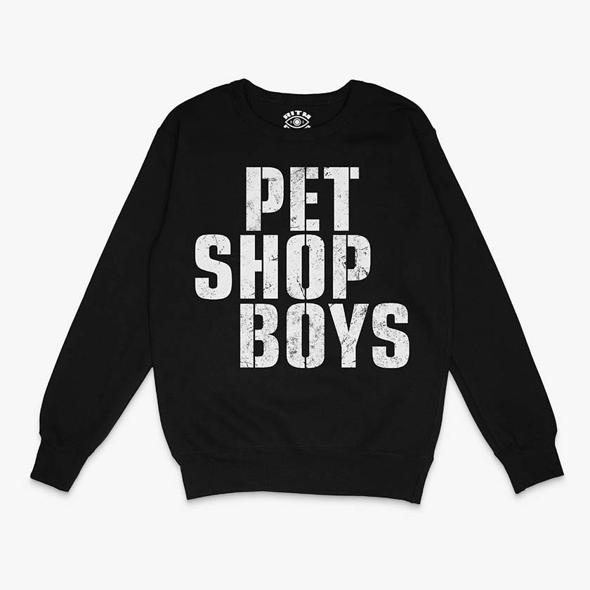 Polerón negro cuello redondo logo Pet Shop Boys texto blanco efecto grunge destruido vintage synth-pop británico Ritmoculto
