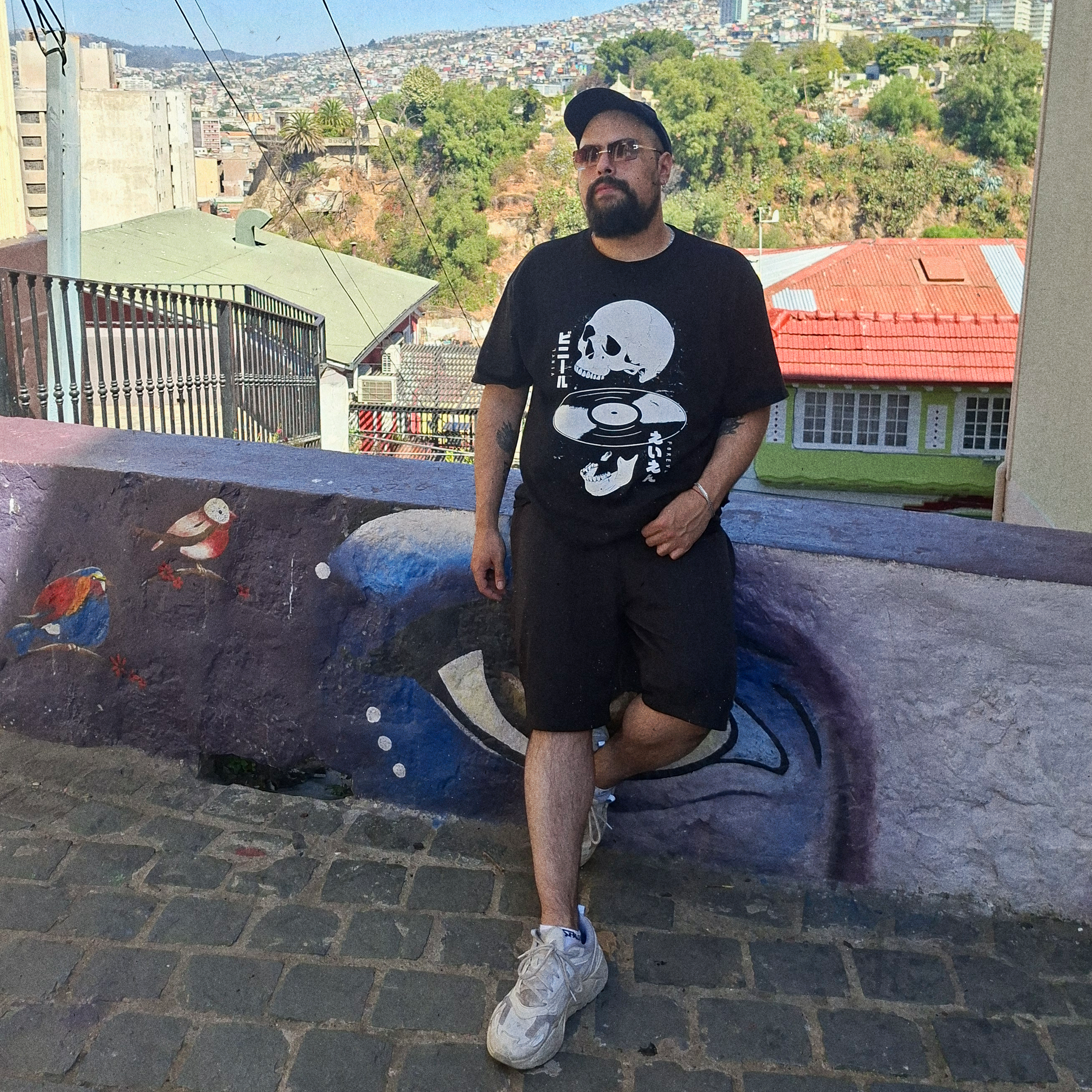 Polera Vinyl Forever | Calavera & Vinilo Japonés