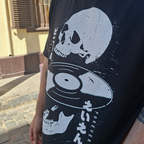 Polera Vinyl Forever | Calavera & Vinilo Japonés