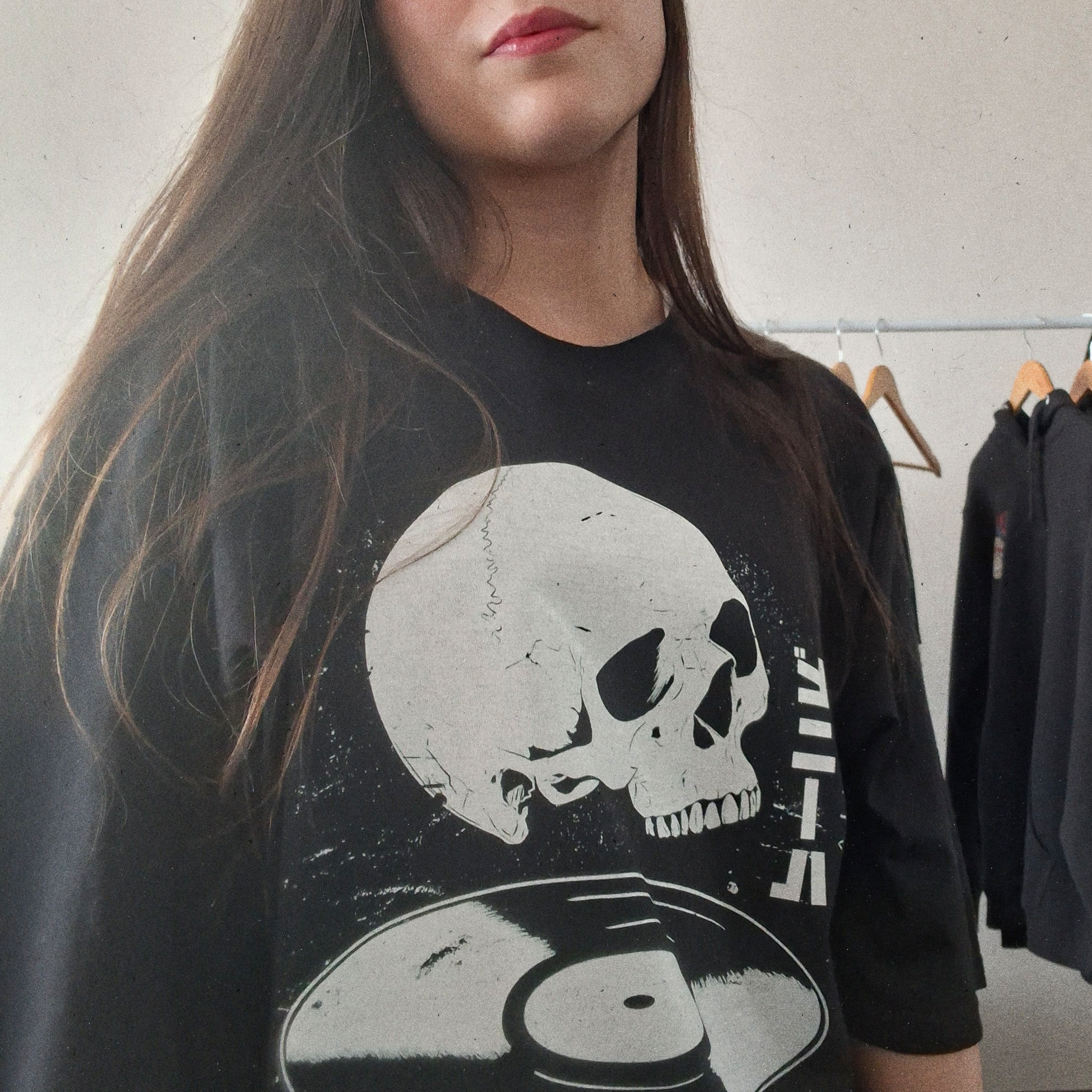 Polera Vinyl Forever | Calavera & Vinilo Japonés