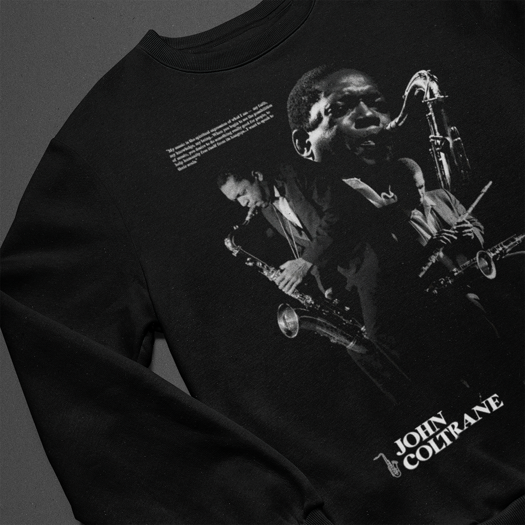 closeup poleron polo negro de john coltrane exclusivo de ritmoculto